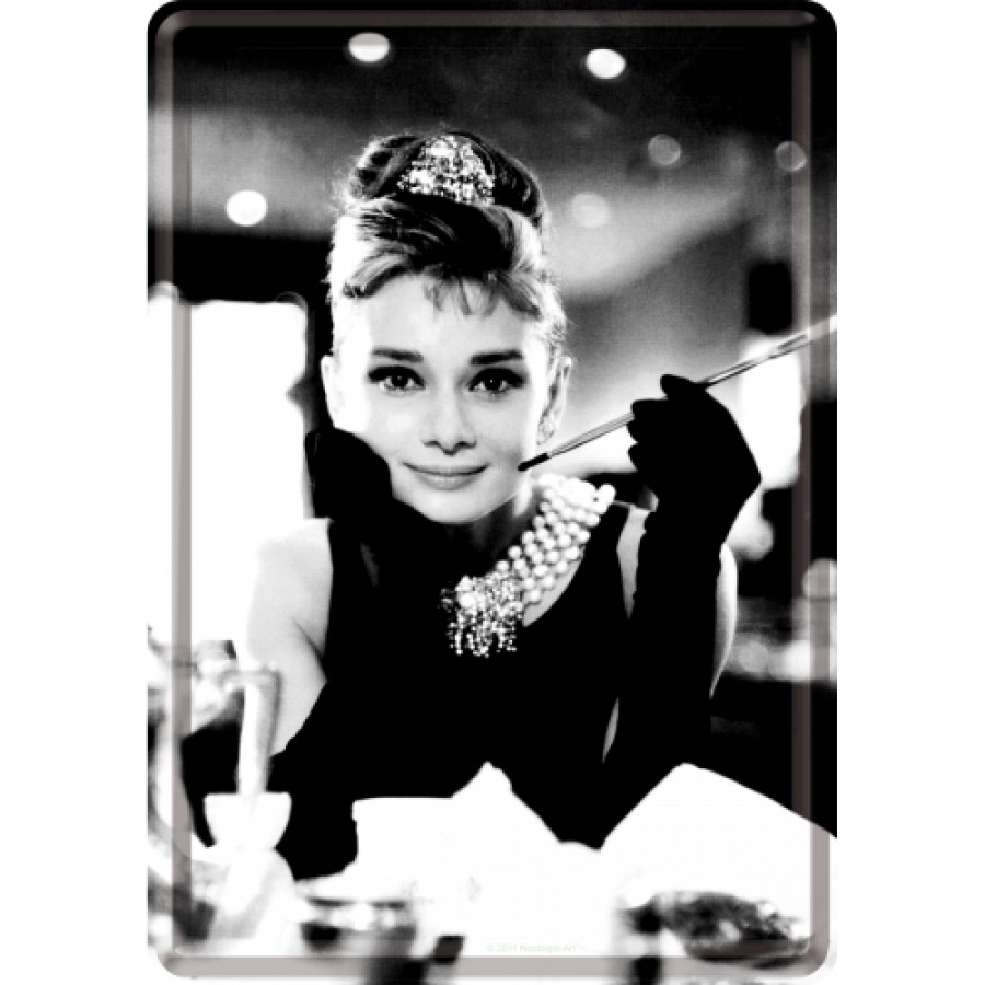 Carte postala metalica Audrey Hepburn cu tigareta